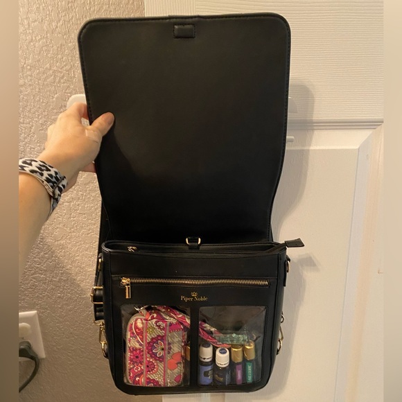 Black convertible display backpack crossbody - Picture 5 of 8